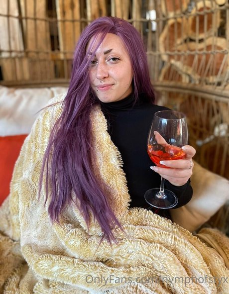 Slyvampyre model nude pics