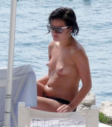 Lily Allen pornographic model picture