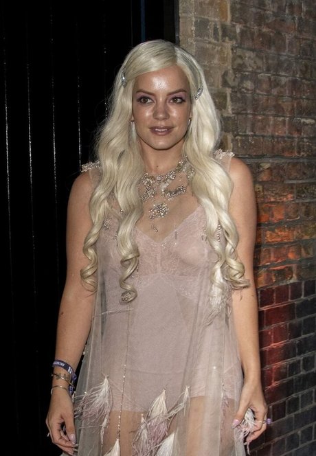 Lily Allen sex star photos