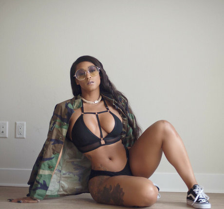 Mizz Twerksum xxx pornstar photos