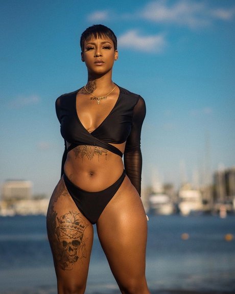 Mizz Twerksum porn star pictures