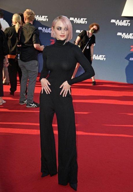 Joey King erotic model pics