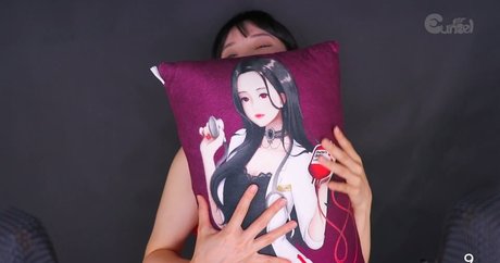 Eunzel ASMR pornstar naked picture