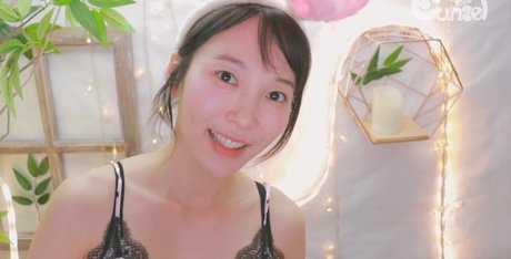 Eunzel ASMR pornstar nude image