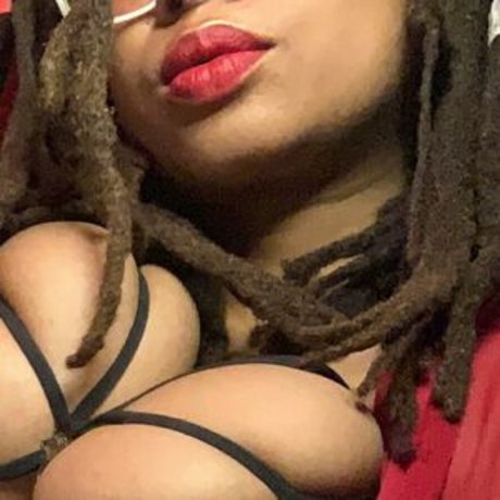 therealblackqueenraven model nude photos