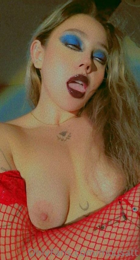 mousatt naked model pics