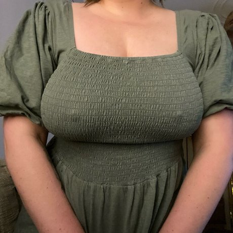 Snacky Thikums nude actress pictures