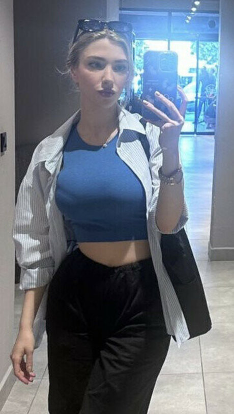 Snowmaiid perfect model photo