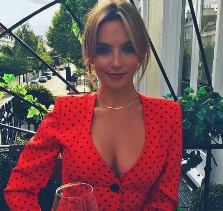 Jodie Comer beautiful model gallery