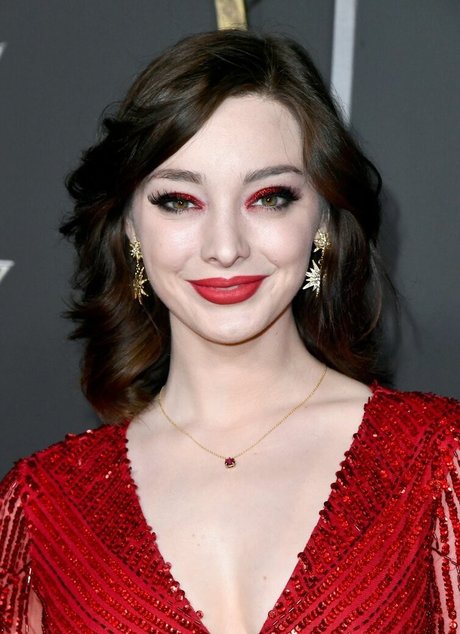 Emma Dumont pornographic actress gallery