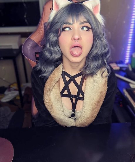 finaru beautiful model pictures