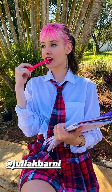 Juliakbarni pornstar sex image