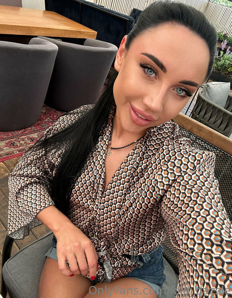 lola dazzle model xxx images