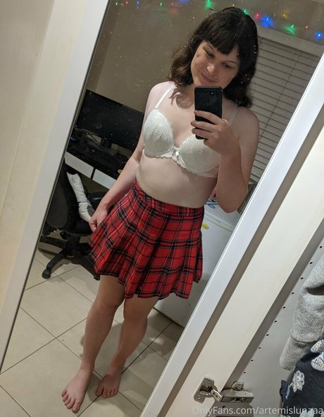 artemislunaaa star nudes pictures