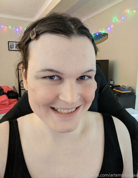 artemislunaaa free model photos