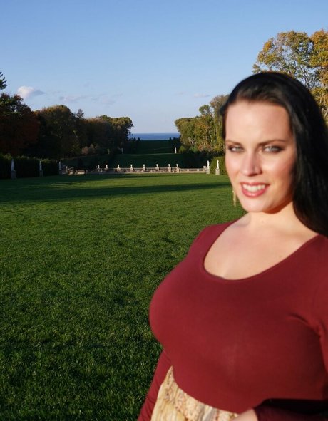 Kinsey Osborn pornstar pretty photos