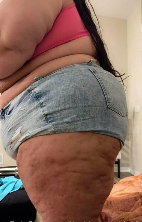 thebigassssbbw1 nice model pic