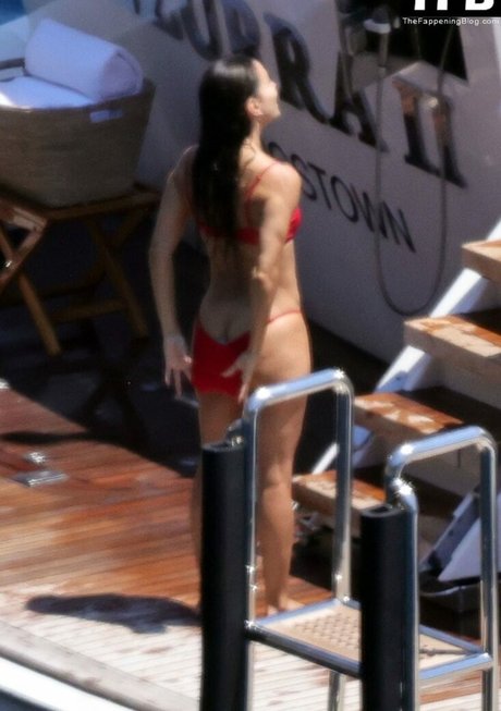 Buttcracks star naked picture