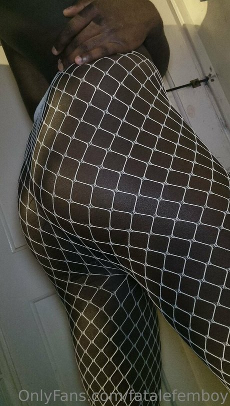 fatalefemboy star hot picture