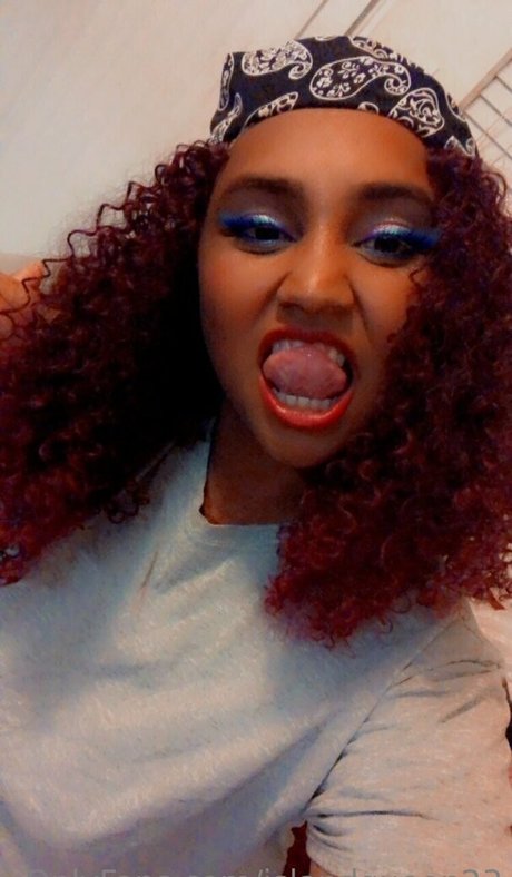 islandqueen23 pornstar pic