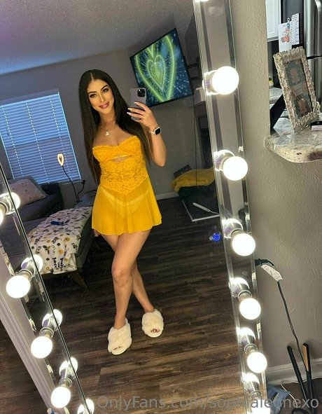 Sophialeonexo xxx model photos