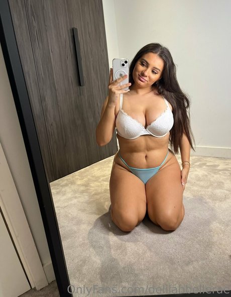 delilahbellerae model nude picture