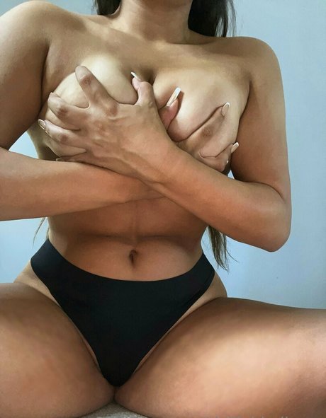 delilahbellerae beautiful model pics