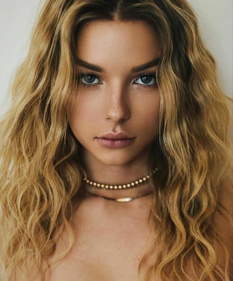 Madi Teeuws free model gallery