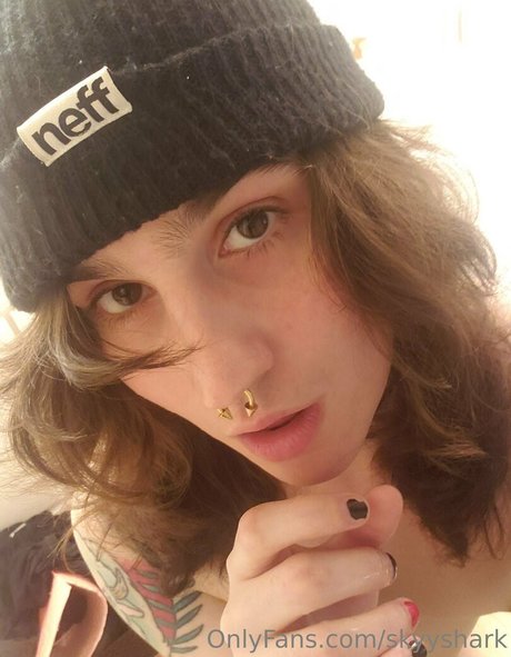 skyyshark free model photo