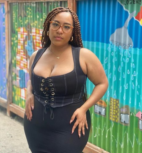 Kathrynn Marie star sexy pics