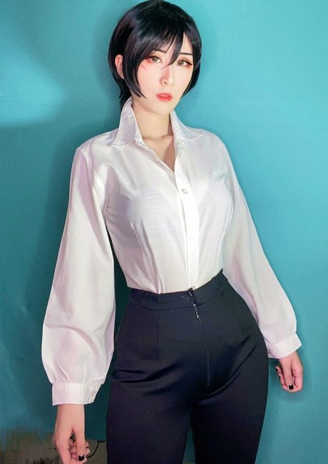 Larissa Rochefort hot actress galleries