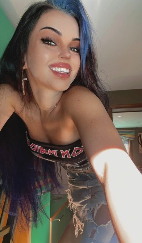 Andrasta model top photo