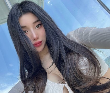 Mari Bambei hot pornstar pictures