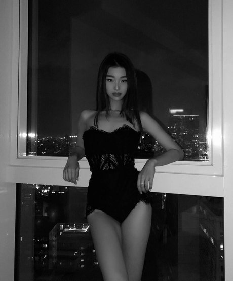 Mari Bambei erotic pornstar pics