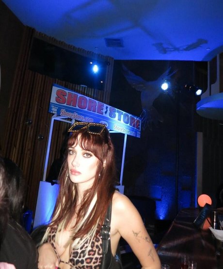 Olivia OBrien model art picture