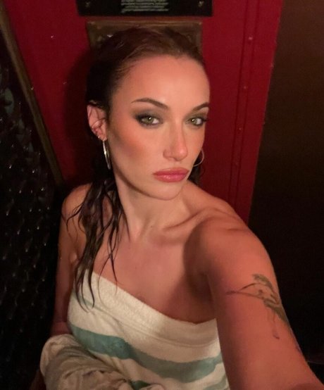 Olivia OBrien nudes star photos