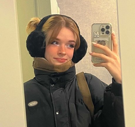 Shadsi model top picture