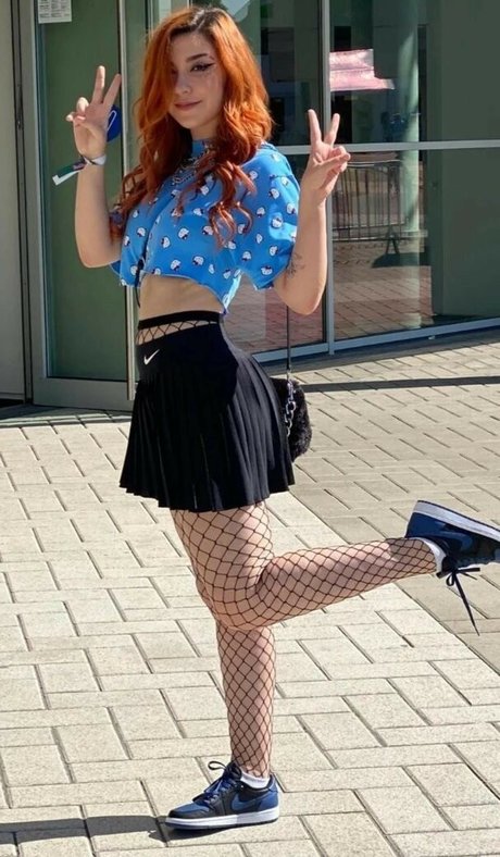 AnniTheDuck pornstar adult gallery