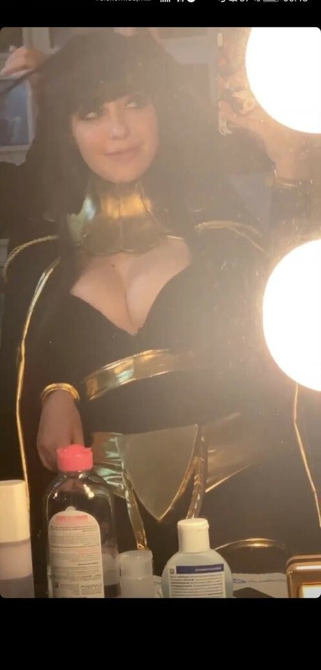 AnniTheDuck erotic actress pics