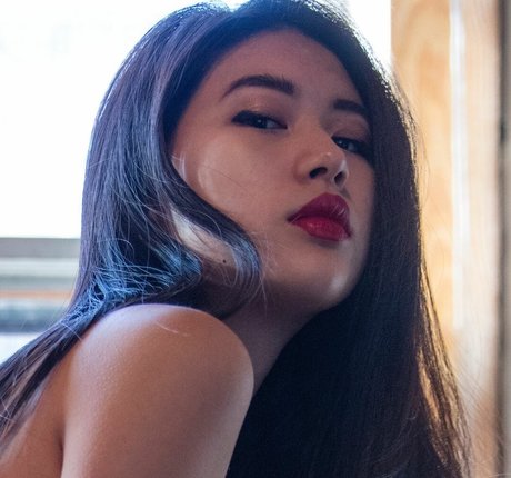 Fionaylin nudes model images