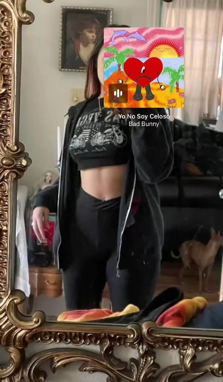 Chxrrychick exclusive model picture