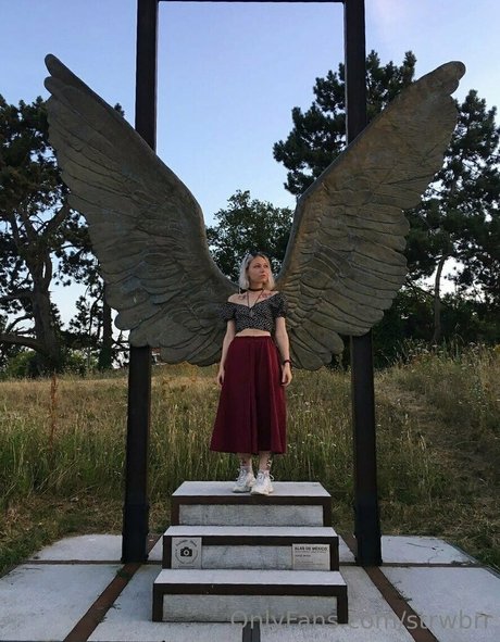 strwbrr exclusive pornstar images