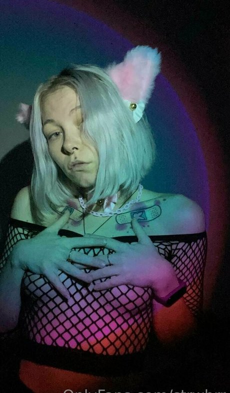 strwbrr naked actress photos