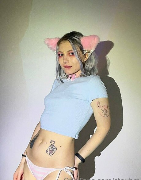 strwbrr naked star images