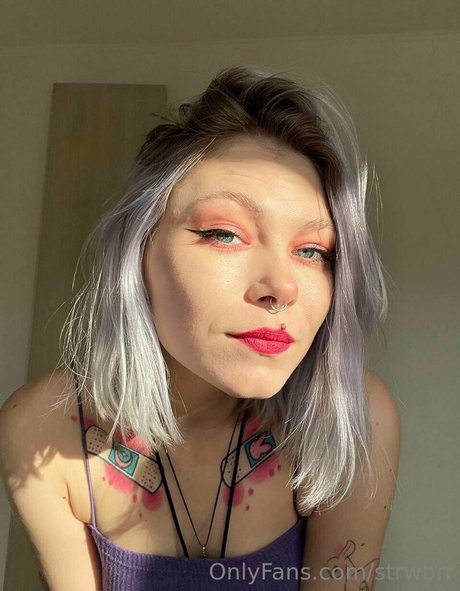 strwbrr nude star pics