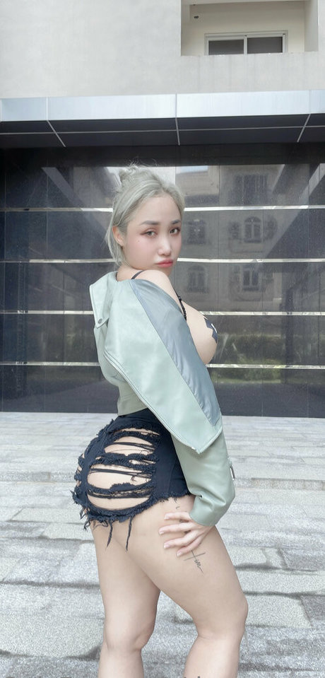 duong cam art pornstar photo