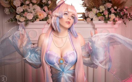 Anya Ichios star perfect photos