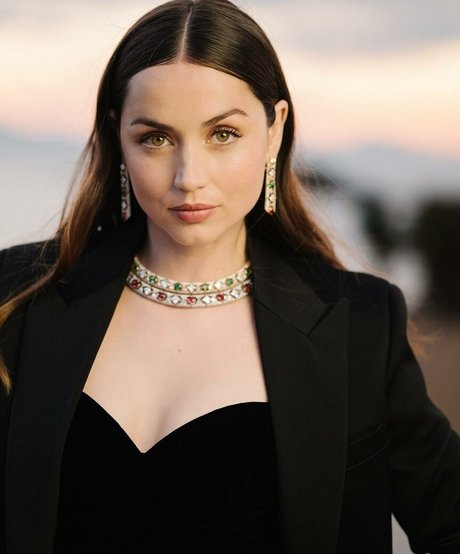 Ana De Armas hot actress pic