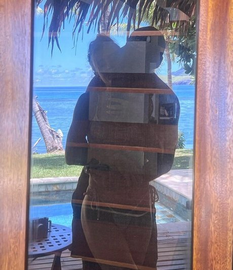 Melissa Roxburgh exclusive star images