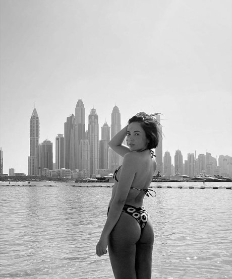 Agathe Auproux pretty actress pictures